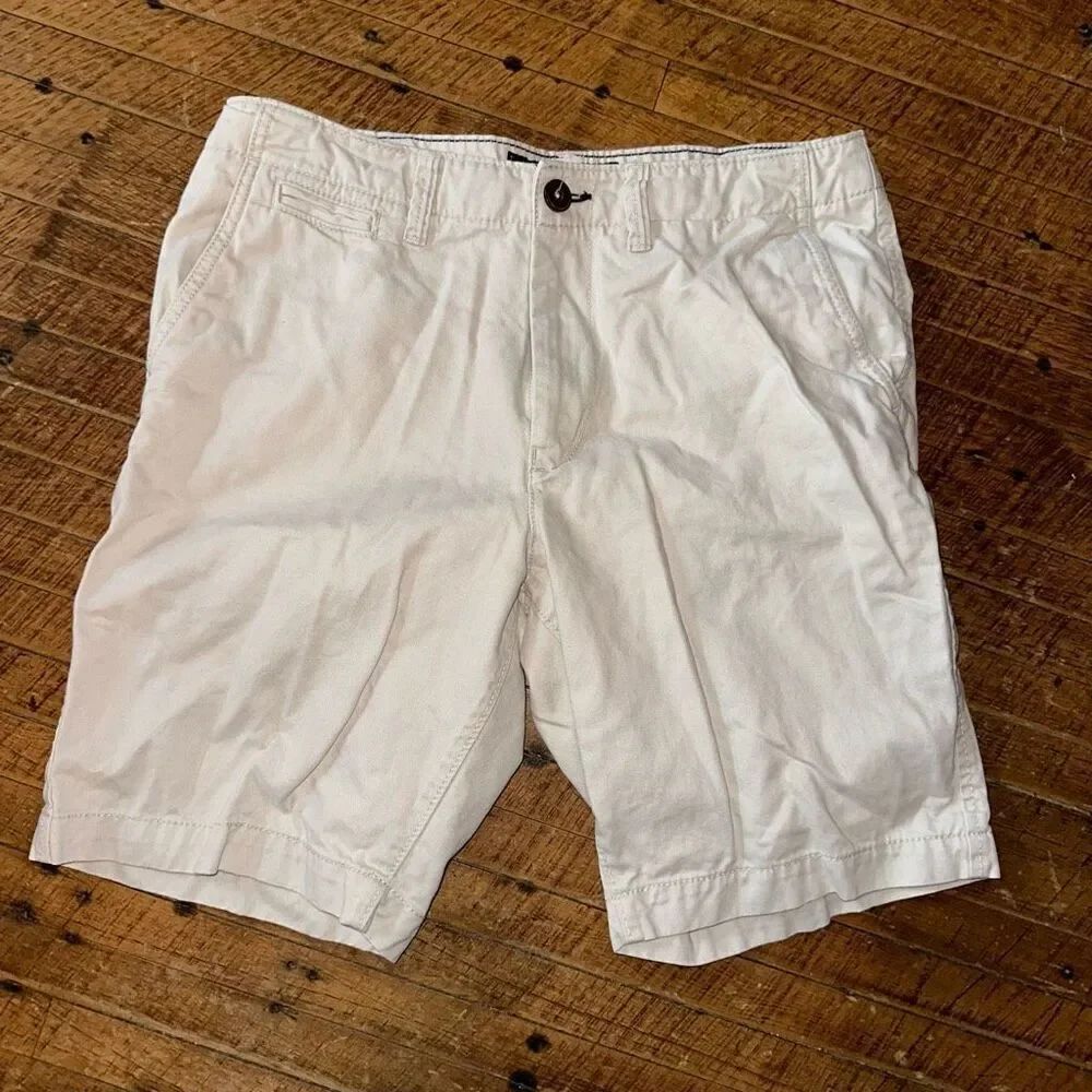 American Eagle chino size 32 classic tan shorts